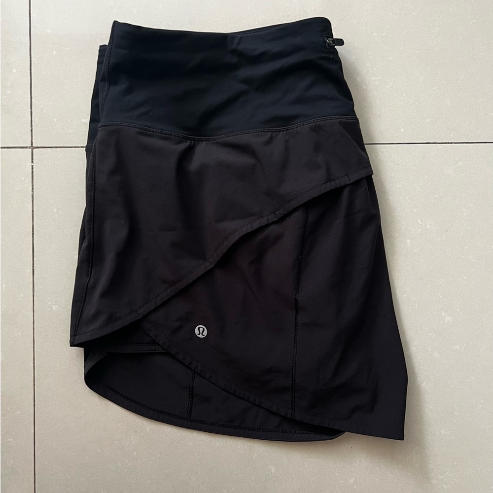 lululemon athletica Women's Black Athletic Shorts - Picture 2 of 3
